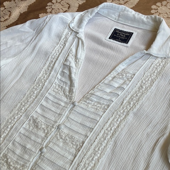 Abercrombie & Fitch Textured White Blouse - Picture 3 of 5